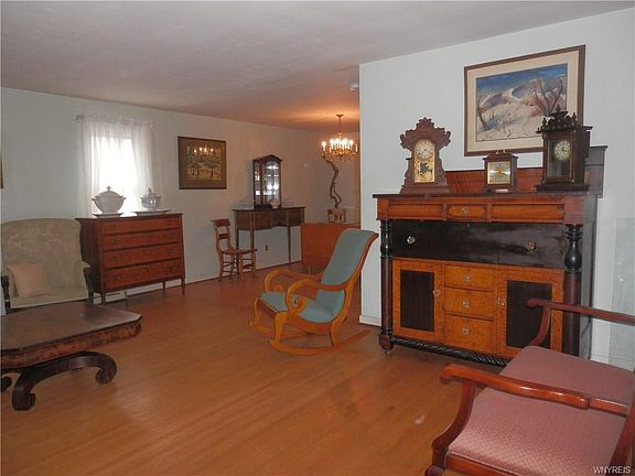4th image of 24 Willowdale Dr