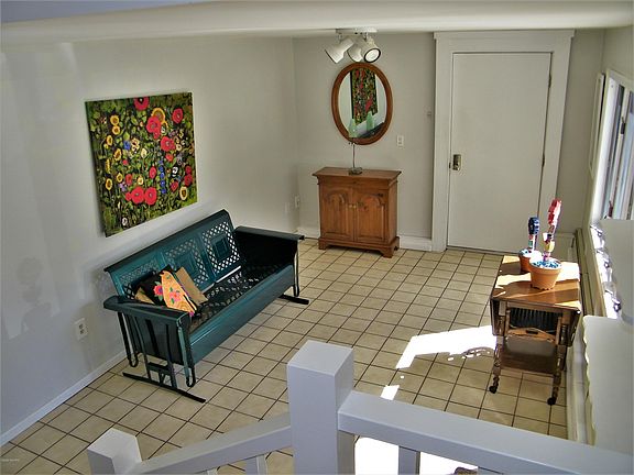2nd image of 121 Hutchinson St