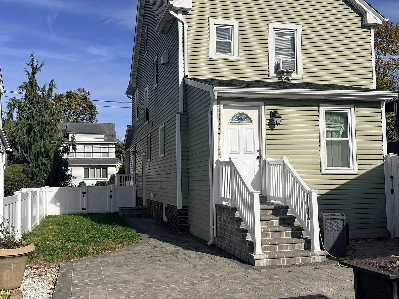 2 bed, 1.0 bath, 1000 sqft, $3,200 — Photo 2