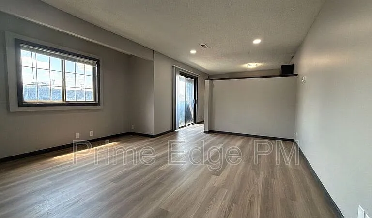 1121 N 28th St #14 — Photo 3