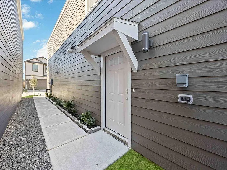 5930 Manning Oaks St — Photo 2