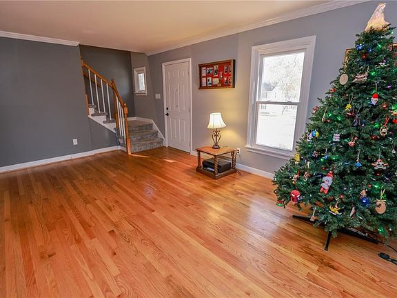3rd image of 224 Northfield Ln