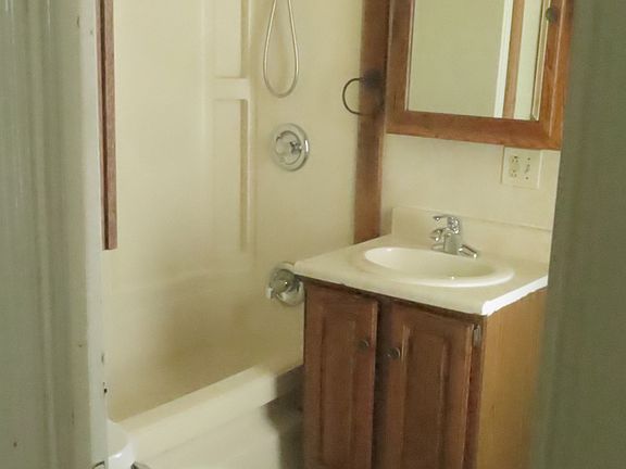 5th image of 930 10th St NW