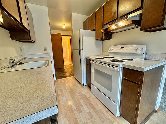 3rd image of 117 12th Ave E APT 202