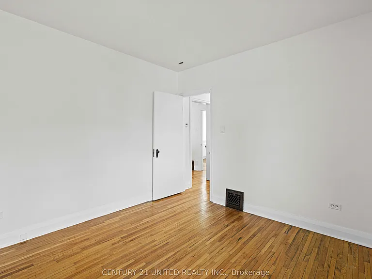 661 Rubidge St — Photo 12