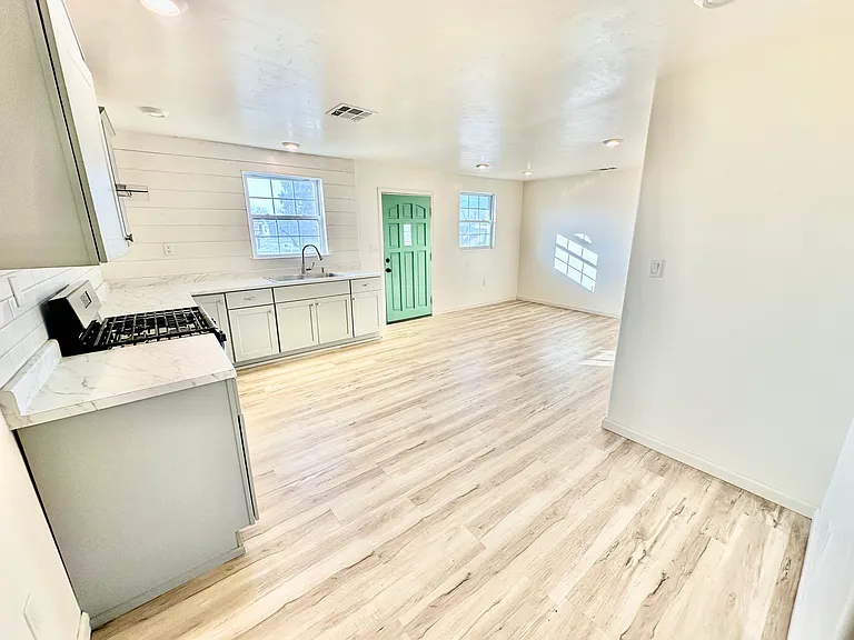 5012 W Olive Ave — Photo 7