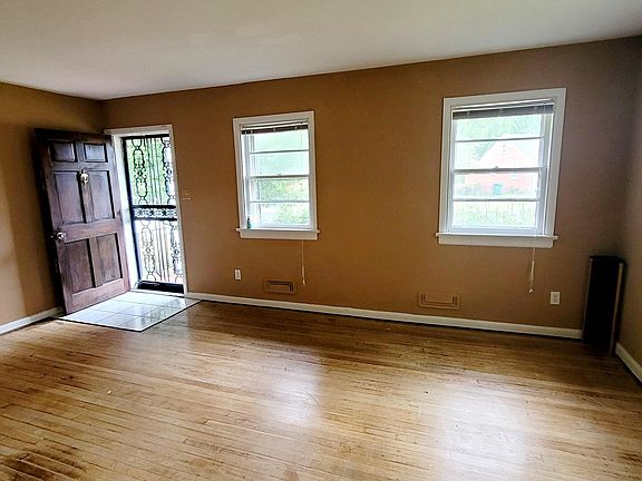 5th image of 1506 Gunn St