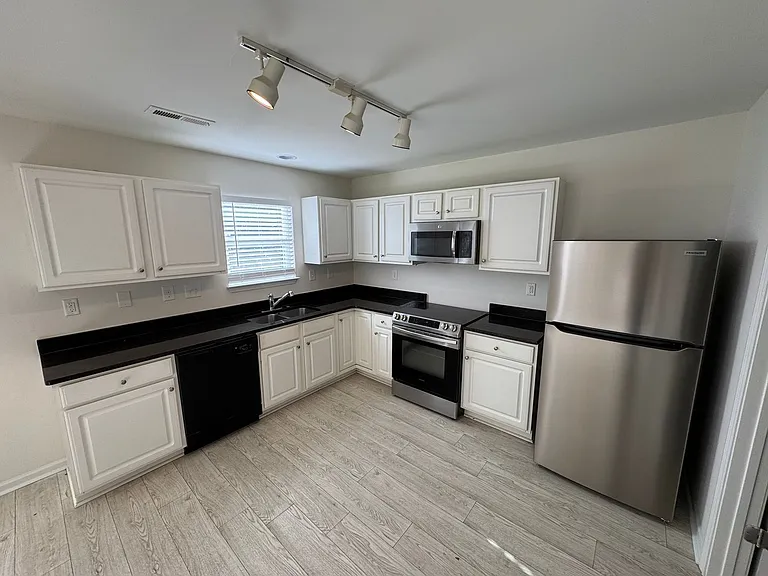 4820 Lynn Lee Cir — Photo 6