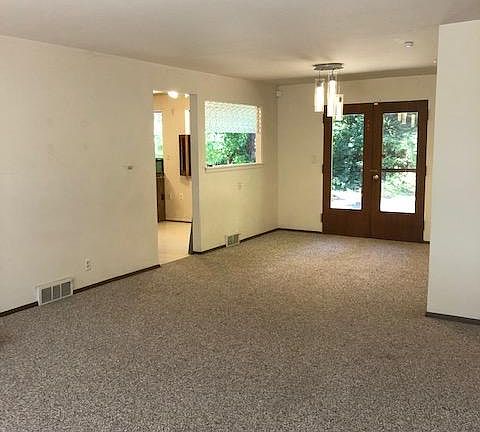 2nd image of 8216 SE 41st St