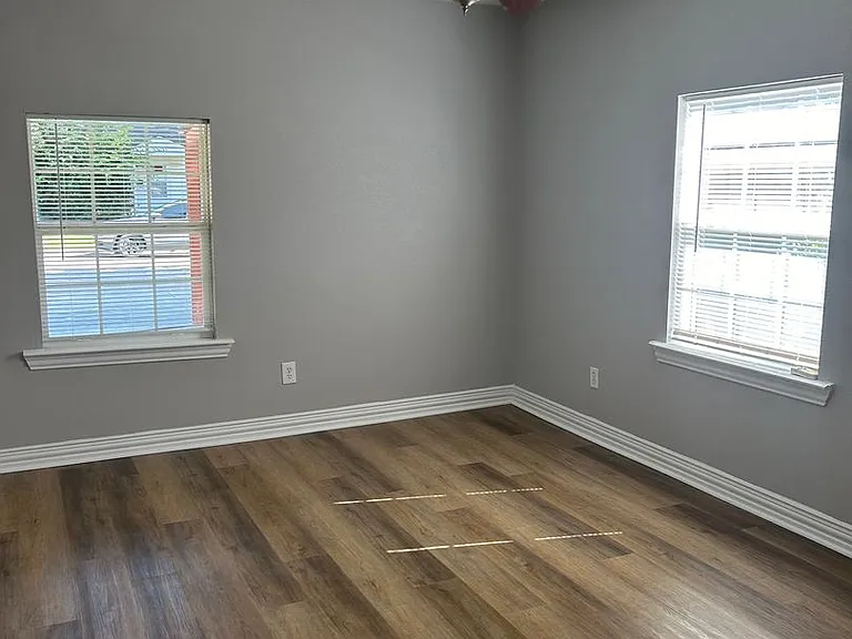 2940 S Hills Ave — Photo 4