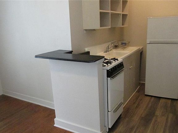 2nd image of 704 W 22nd St #C