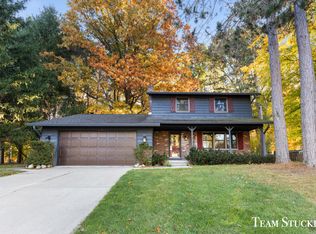 2558 Santigo Ave SE, Grand Rapids, MI 49546