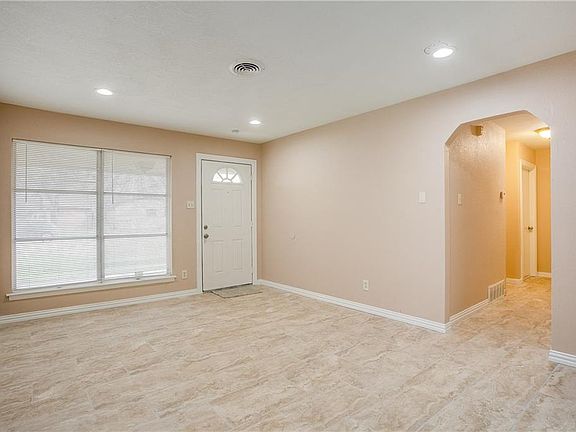 4th image of 7669 Woodshire Dr