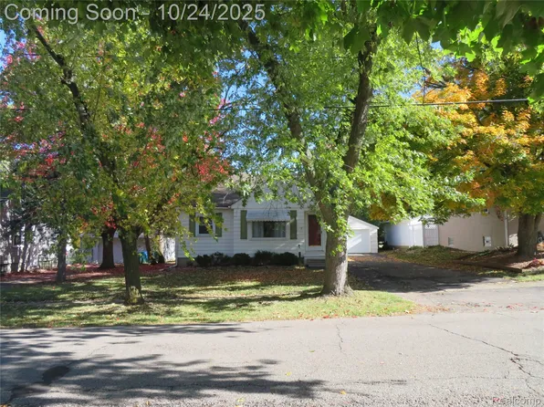 11601 Hazel Ave, Grand Blanc, MI 48439