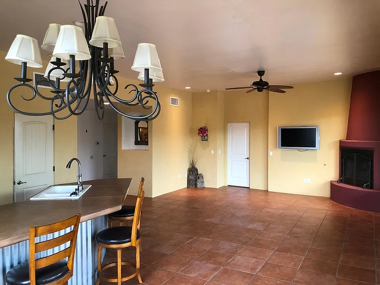 1624 E Goldenrod Ln — Photo 6