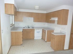 3rd image of 176 Hoyt Ln