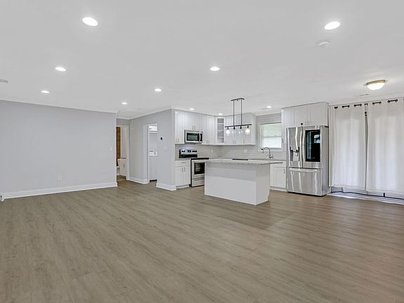 2nd image of 3436 Pinehill Dr