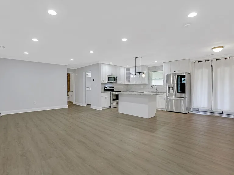 3436 Pinehill Dr — Photo 2