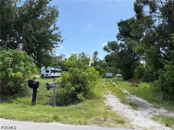 8125 Ebson Dr, North Fort Myers, FL 33917