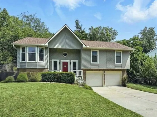 5714 NW Creekview Dr, Parkville, MO 64152