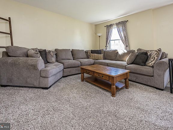 4th image of 443 S Barrington Ct