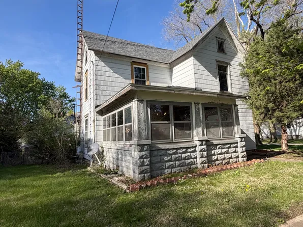 385 E Main St, Sheldon, IL 60966