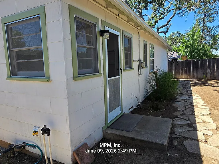 6505 Marchant Ave — Photo 3