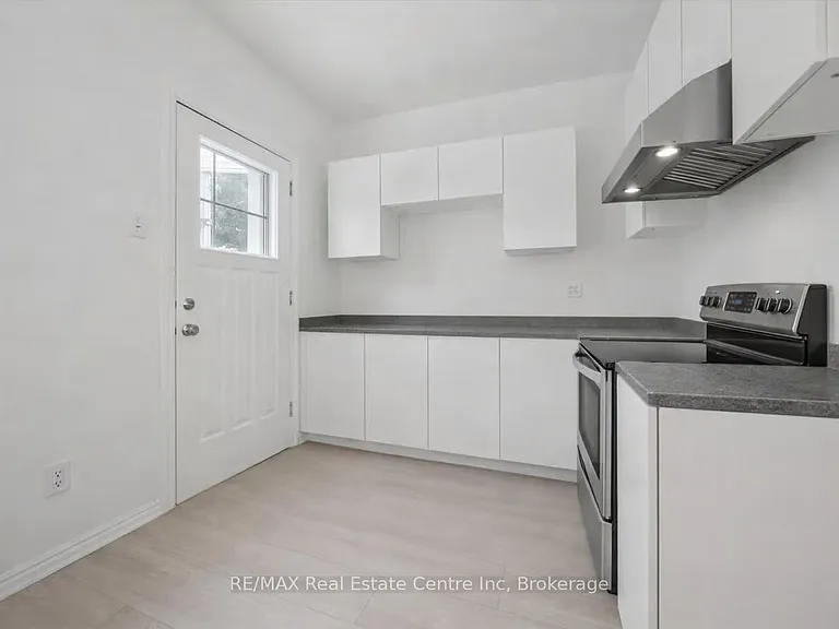 136 Paisley St — Photo 3