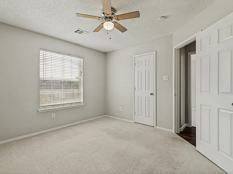 3900 Columbus Dr — Photo 24