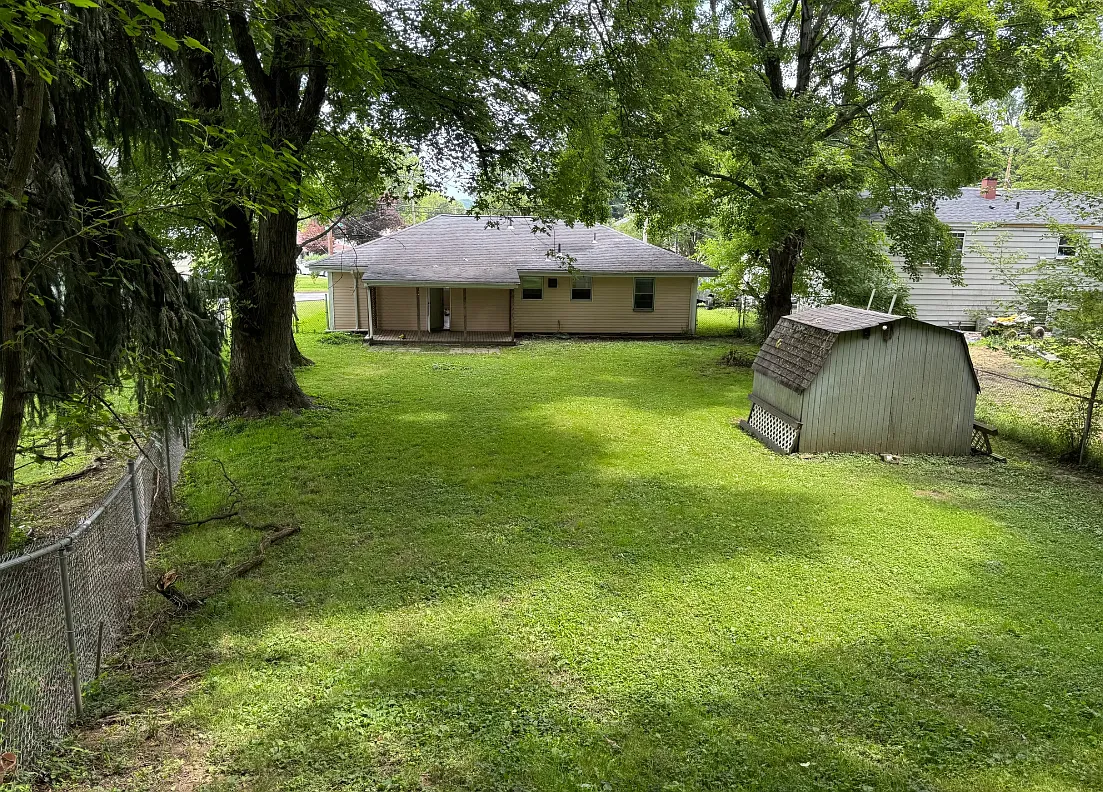 3 bed, 1016 sqft, $1,300 — Photo 3