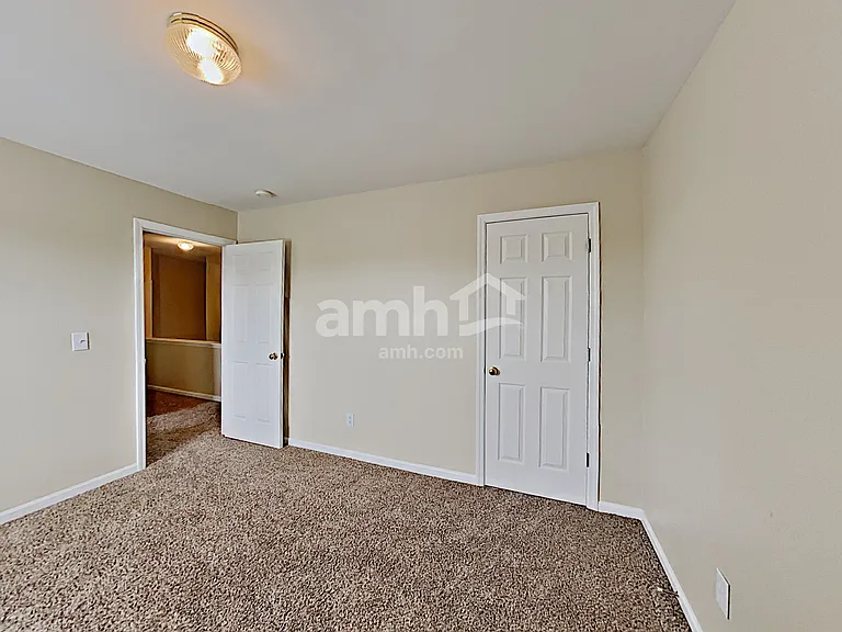 147 Grove Ln — Photo 16