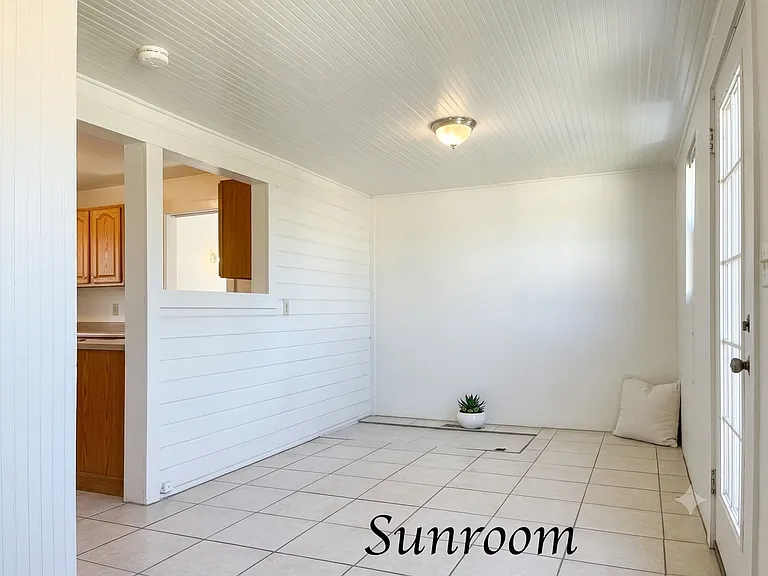 737 Roberts St — Photo 10