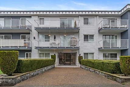 Oxford Manor Apartments — Photo 2
