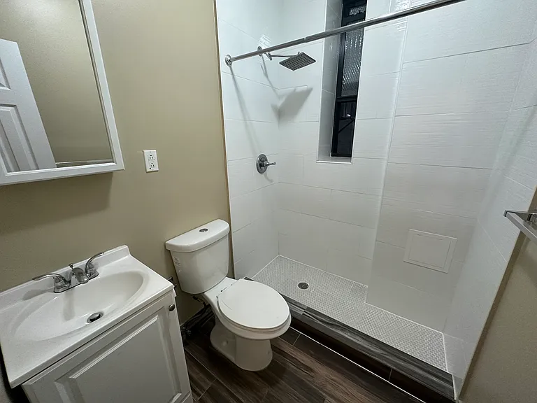 35 Graham Ave #2 — Photo 7