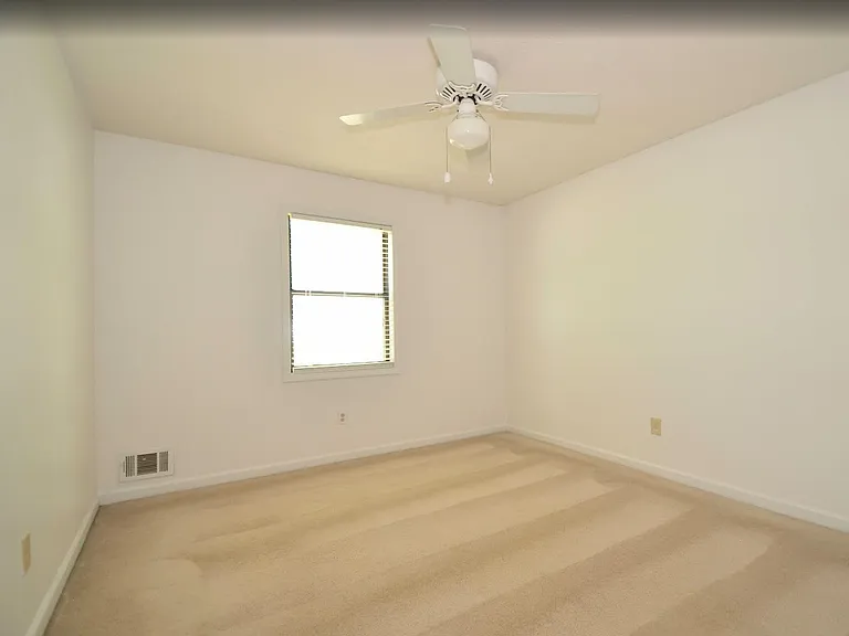 1495 Haynes Ct — Photo 9
