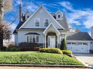 3 Surrey Ln, Bergenfield, NJ 07621