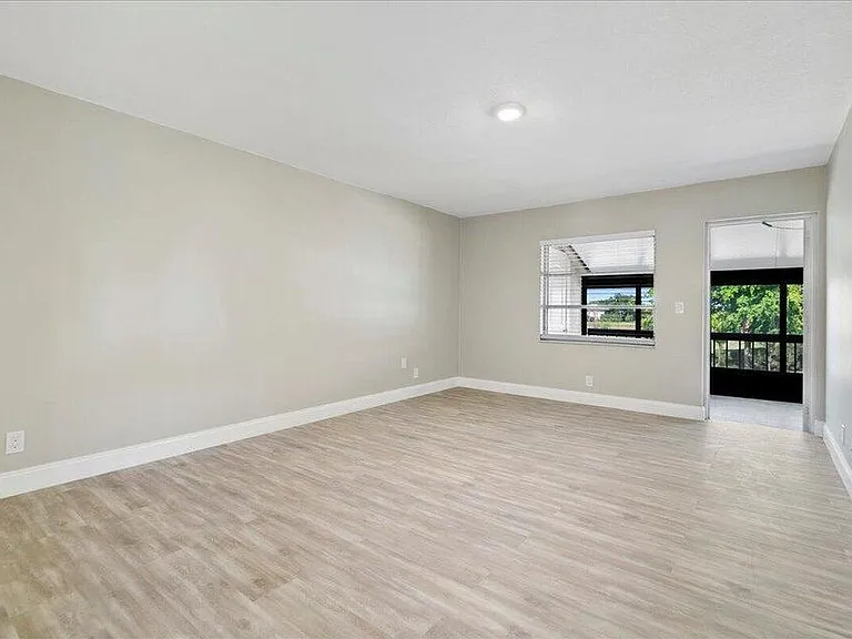 13921 Royal Palm Ct #D — Photo 15