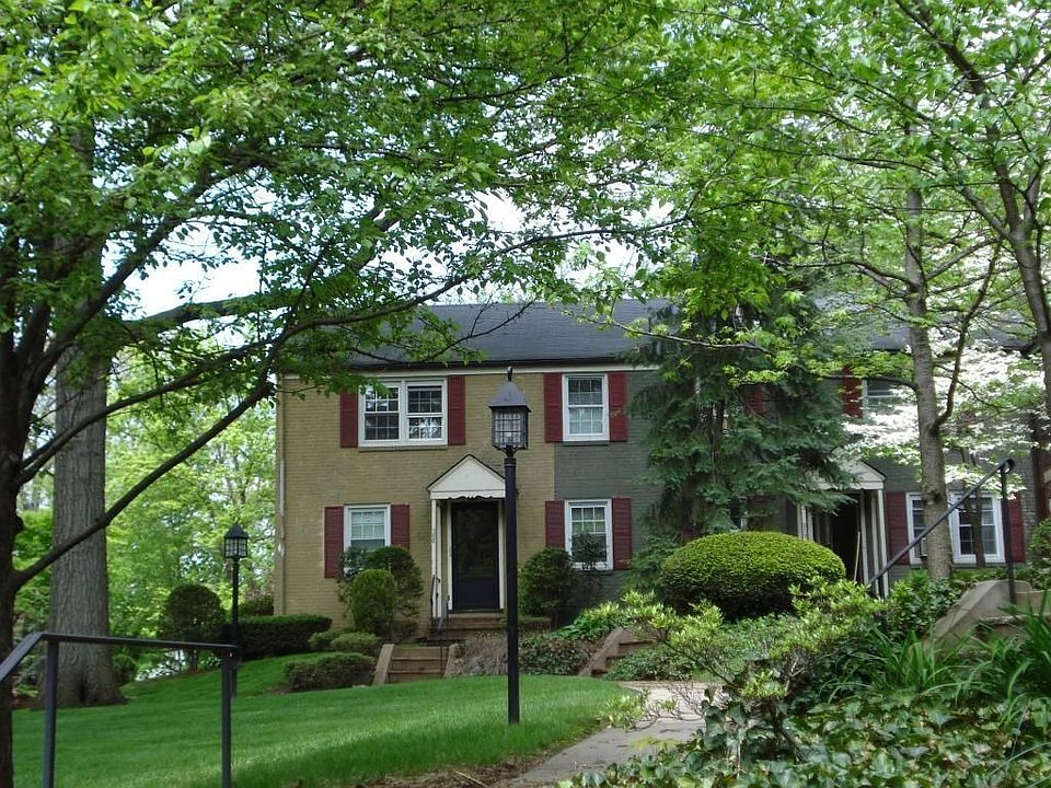 2nd image of 206 Lincoln Park E #206