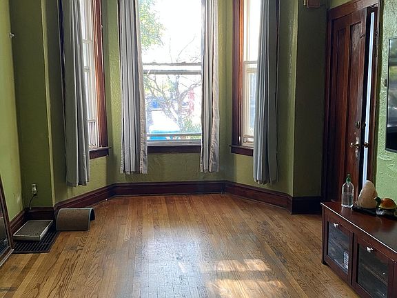 2nd image of 2913 N Fairfield Ave