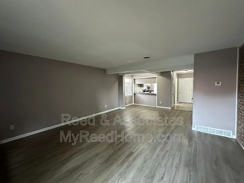 2 bed, 1.5 bath, $875 — Photo 3