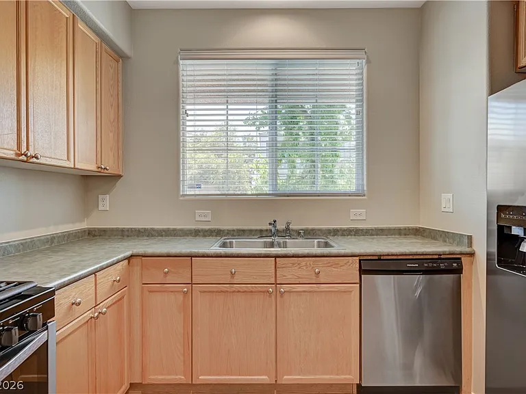 10592 Valdosta Ave — Photo 9