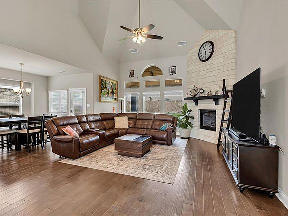 4th image of 531 Curtiss Dr #531