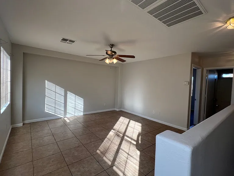 12410 W Pershing St — Photo 14