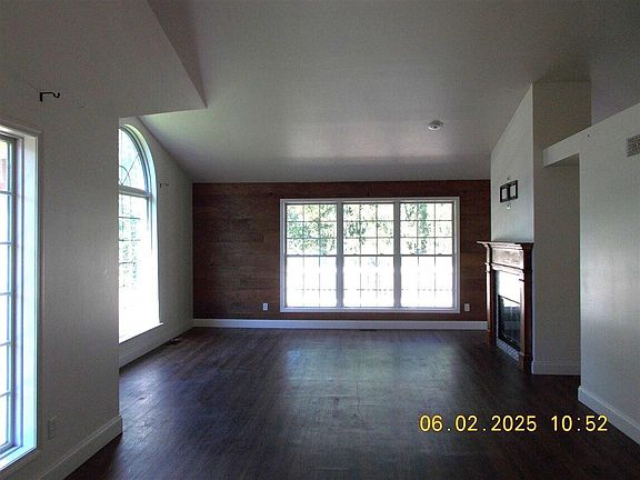 5th image of 2304 Cleveland Way