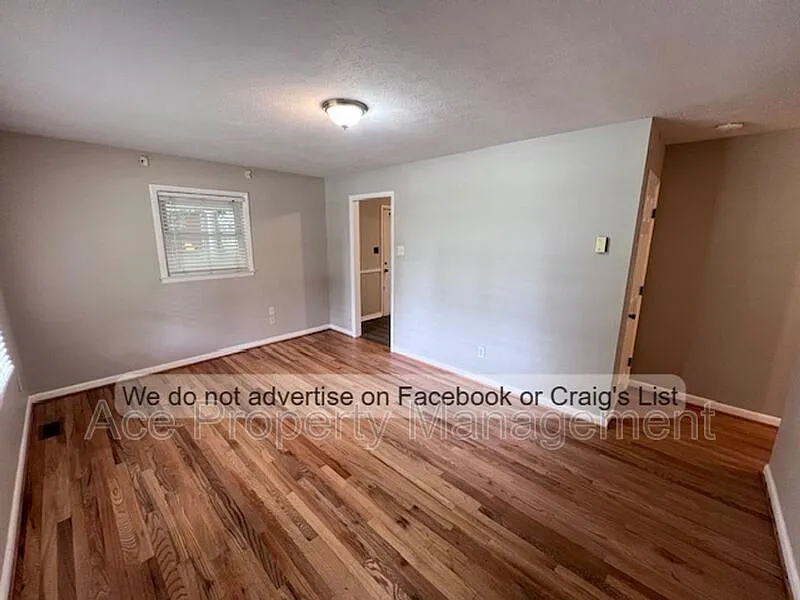 3 bed, 2.5 bath, 1618 sqft, $1,655 — Photo 2