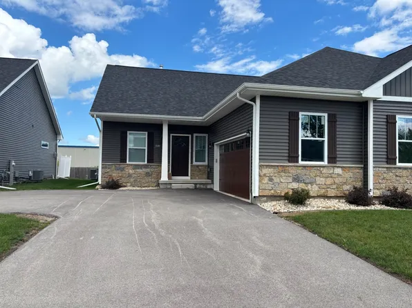 530 Anjali Ct, Sycamore, IL 60178