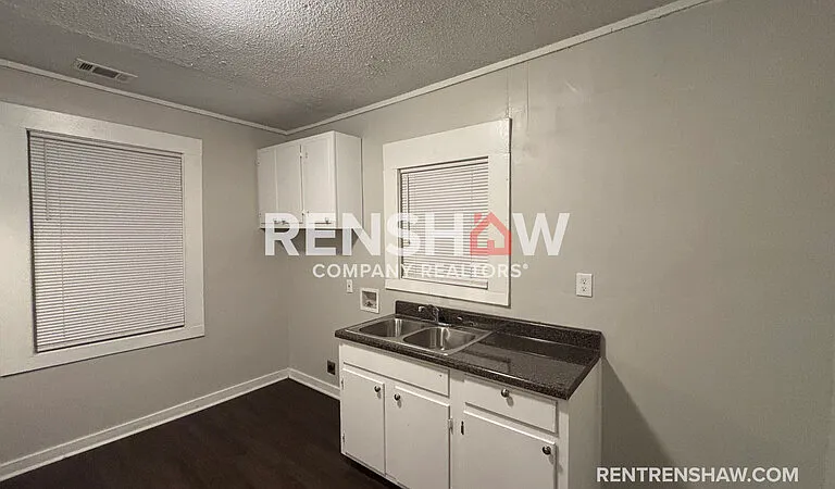 689 Baltimore St — Photo 12
