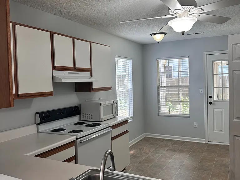 102 Hammett Grove Ln #102 — Photo 10