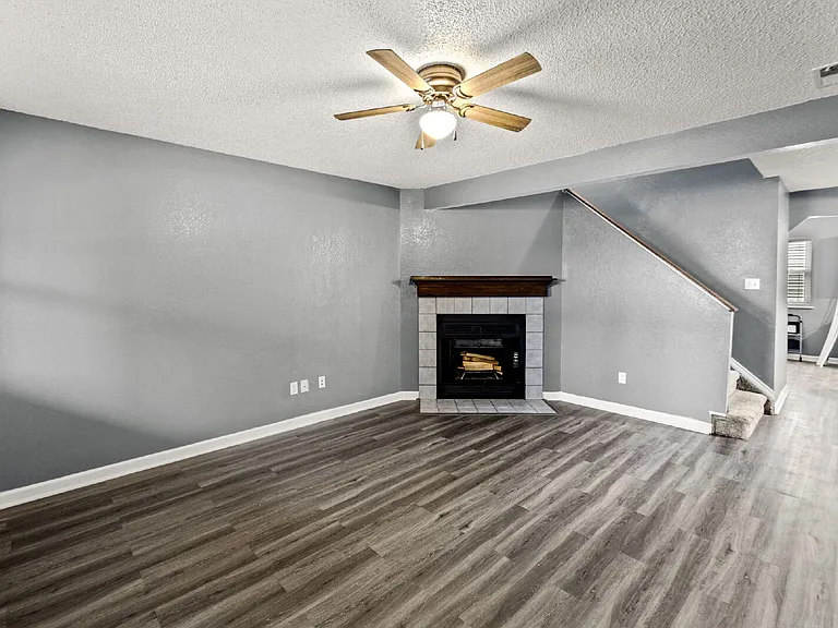 820 Spinner Ct — Photo 2