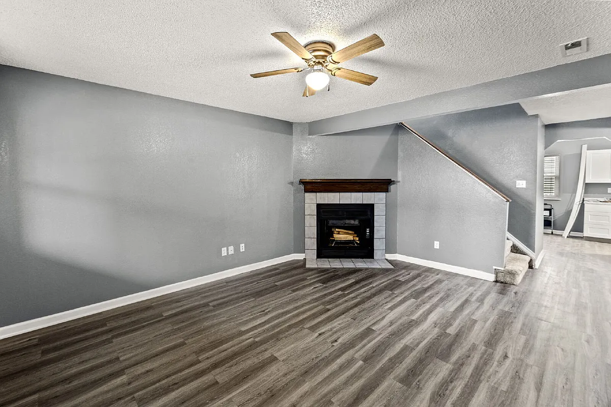 Building Photo - 820 Spinner Ct